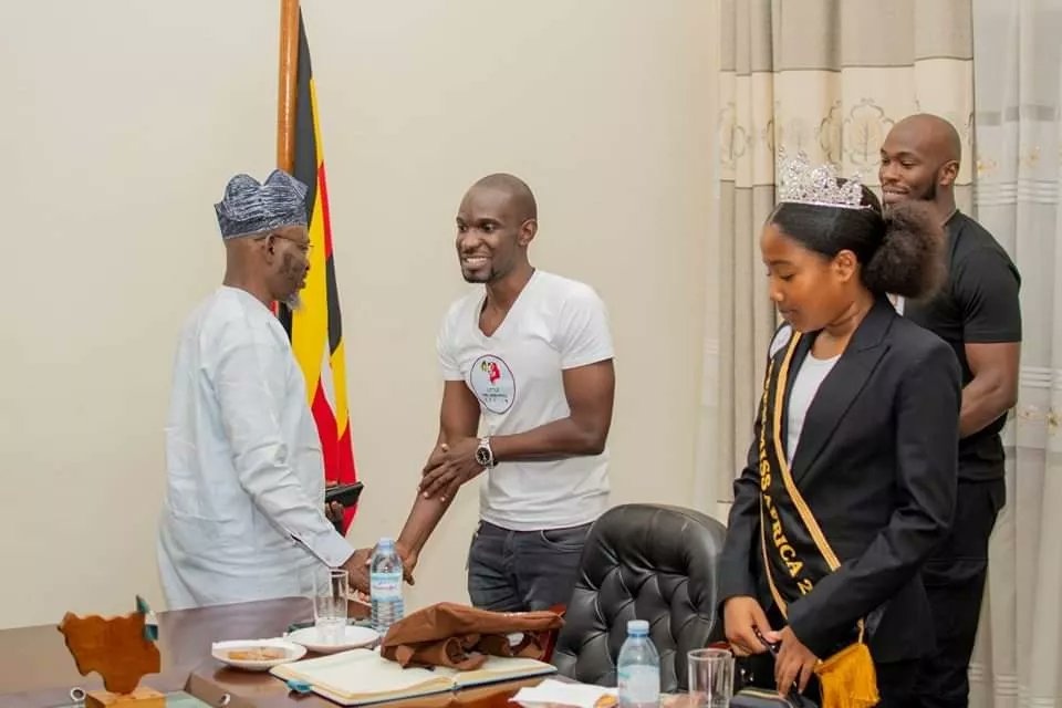 LMM_Africa's tweet photo. COURTESY VISIT TO THE NIGERIAN HIGH COMMISSION IN UGANDA
On the invitation of Ambassador. Ismail Ayobami Alatise, Our Teen Miss Africa 2023, Queen Ariana Lalani, The LMMA Management and Reigning Queens from Little MISS Uganda 
#theroadtolmma2024continentalfinals https://t.co/MFuZS7rJxj