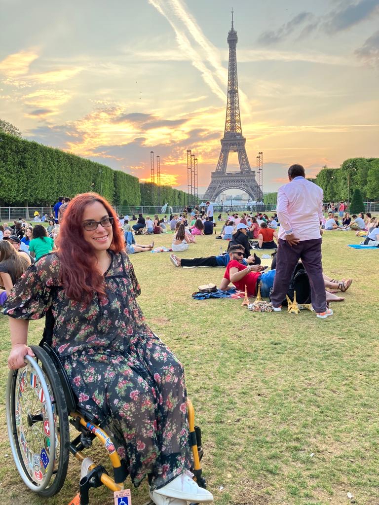 🎵Sous le ciel de Paris🎶 

There is no such thing as a bad view of la Tour Eiffel! 😻 

@VIParis 

// #LauritaTravels🧳 #Paris #LauritaInParis #LauritaEnFrance🇫🇷 #accessibletravel #wheelchairtravel #wheelchair