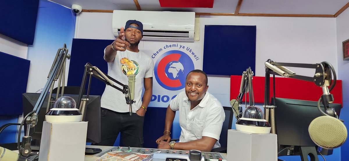 Radio Citizen (@radiocitizenfm) on Twitter photo Tumejikoki Msetoni kukupa burudani kubwa ikiwa ni #WCW <a href="/mzaziwillytuva/">Mzazi Willy M. Tuva</a> <a href="/djflashkenya/">DJ Flash Kenya</a> unaisongeshea wapi? #MamboMseto #RadioNumberOne Tumejikoki Msetoni kukupa burudani kubwa ikiwa ni #WCW <a href="/mzaziwillytuva/">Mzazi Willy M. Tuva</a> <a href="/djflashkenya/">DJ Flash Kenya</a> unaisongeshea wapi? #MamboMseto #RadioNumberOne