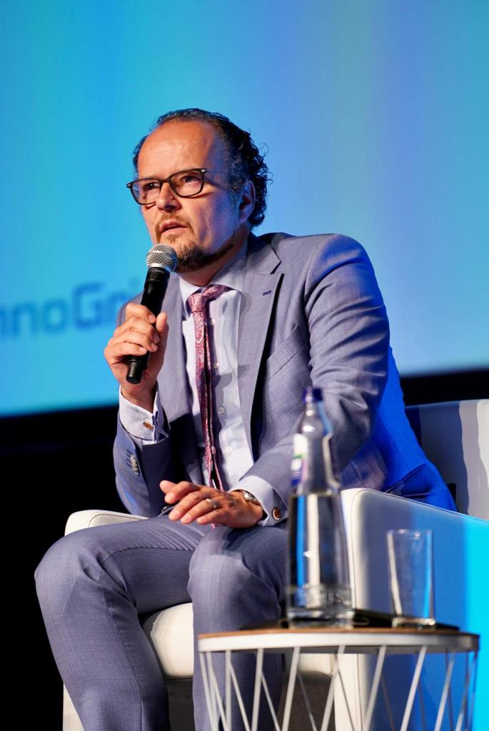 EDSO_eu's tweet image. 💡#iGrid2023: Innovation projects lead #DigitalSolutions, remarked Mark Van Stiphout, @Energy4Europe. While @Coordinet_ and @OneNetProject accomplished cooperation across the energy system, @PlatoneH2020 and @euniversal_proj validate flexibility platforms for future-proof grids.