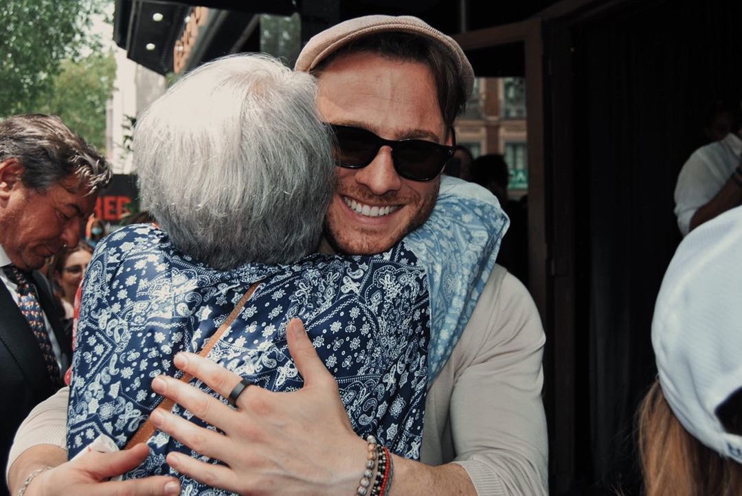 Dear @KeremBursin , I don’t know if you will remenber june 14 of last year, that of Olyverse, but I tell you that I will never be able to forget it. This hug says everything I meant that day. Thank you so much!!!