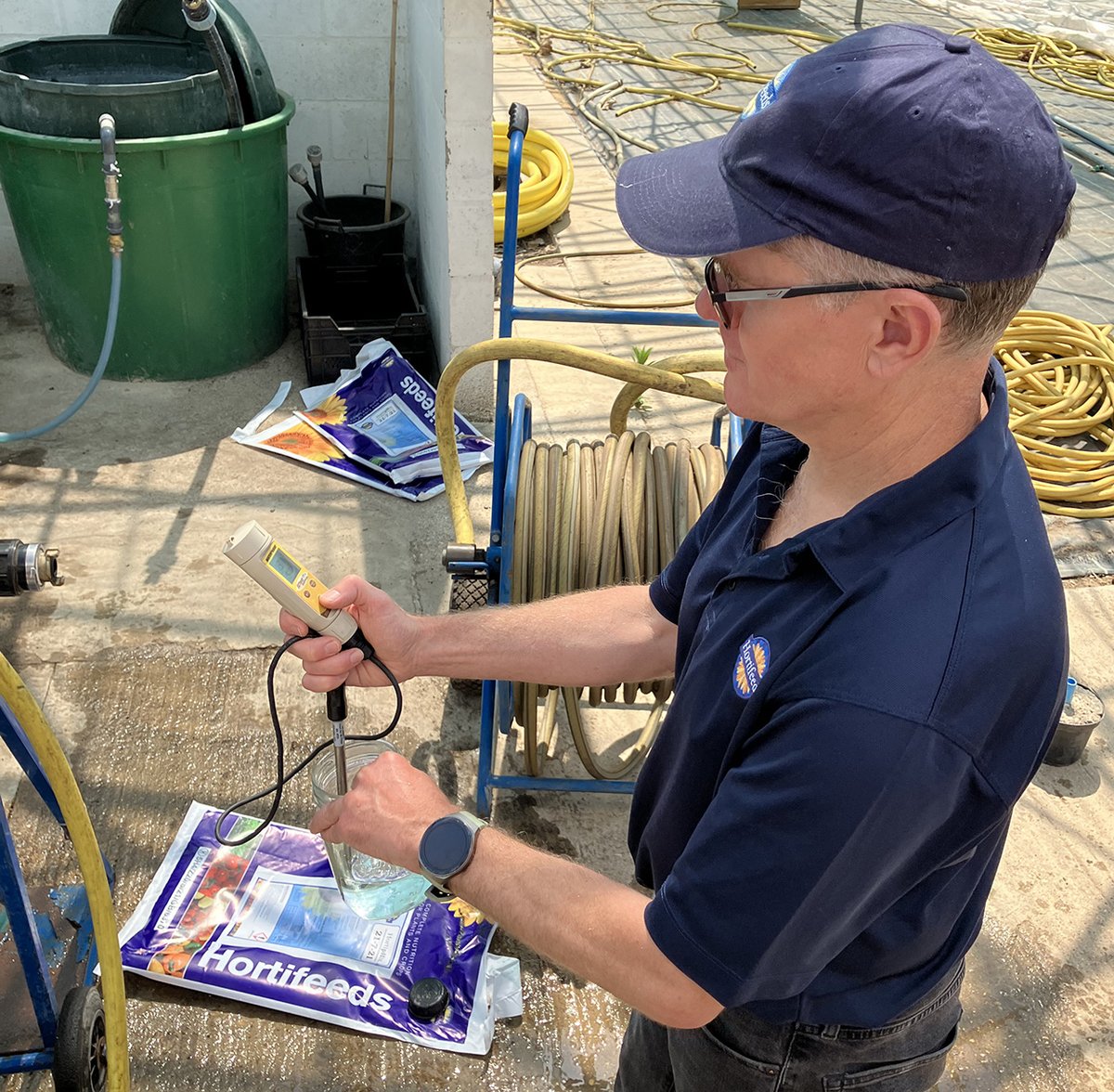 Hortifeeds's tweet photo. #Hortifeeds offer a lot more than just quality fertilisers. Our Agronomist @Waineroonie
calibrates the #Dosatron #dilutors @RochfordGardens
as part of their external audit compliance.  Contact us to find out more👉https://t.co/HMHGkYOjTo 

#Horticulture #fertiliser #agronomy https://t.co/x0NZWSrS2Z