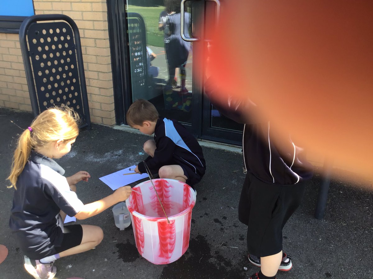 Dinnington_Y2's tweet photo. Today we are exploring capacity in Mathsโฆ year 2 weโre given different amounts to measure with different vessels including jugs, pipettes and measuring cylinders ๐ง @DinningtonFirst #opentonewexperiences https://t.co/cA5WLD3ina