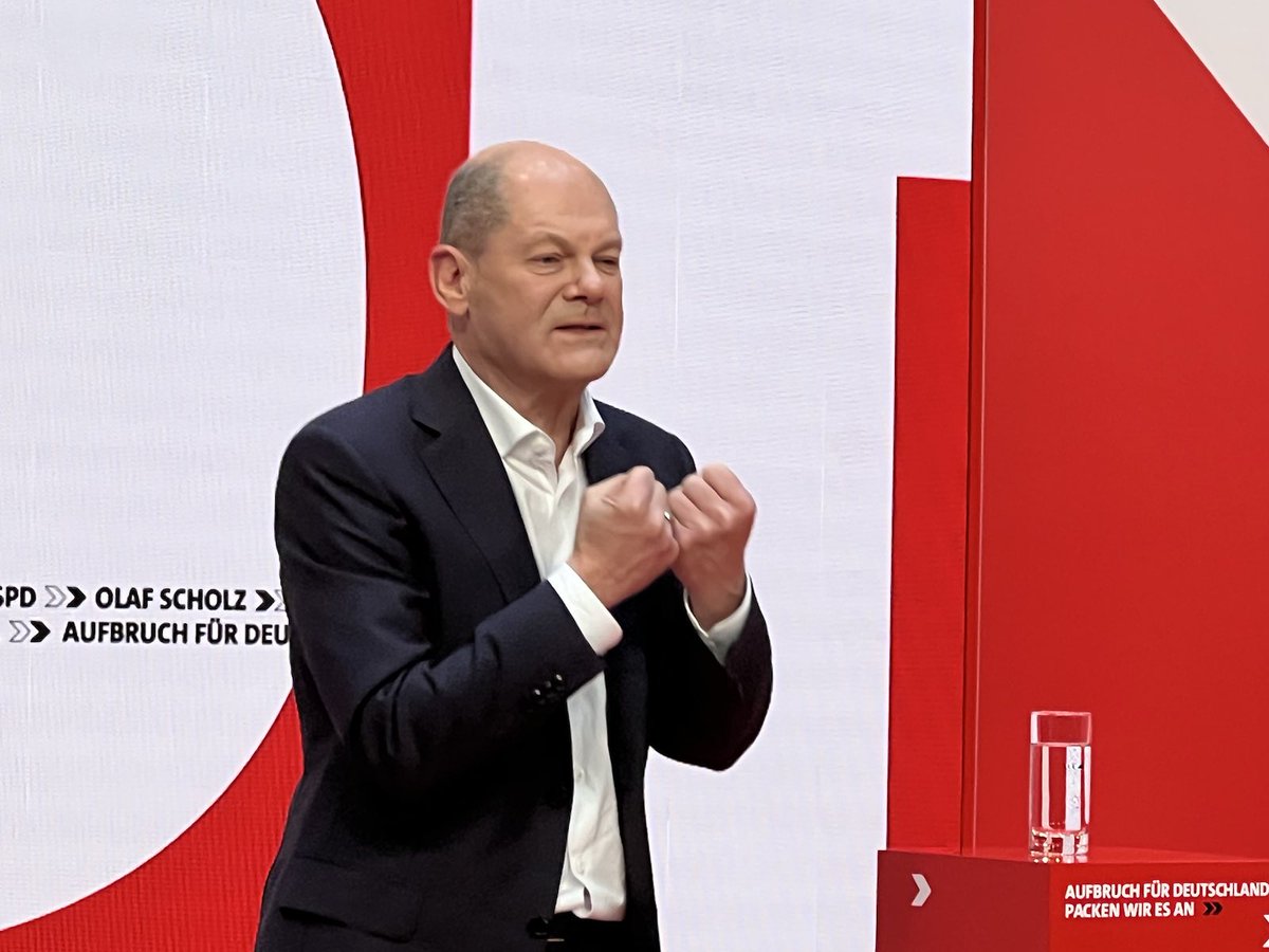 Wir SPD-Frauen aus dem ASF-Bundesvorstand gratulieren unserem @Bundeskanzler sehr herzlich zum Geburtstag. 
Alles, alles Gute, lieber <a href="/OlafScholz/">Olaf Scholz</a>! 🌹
#FeministischePolitikFürDich