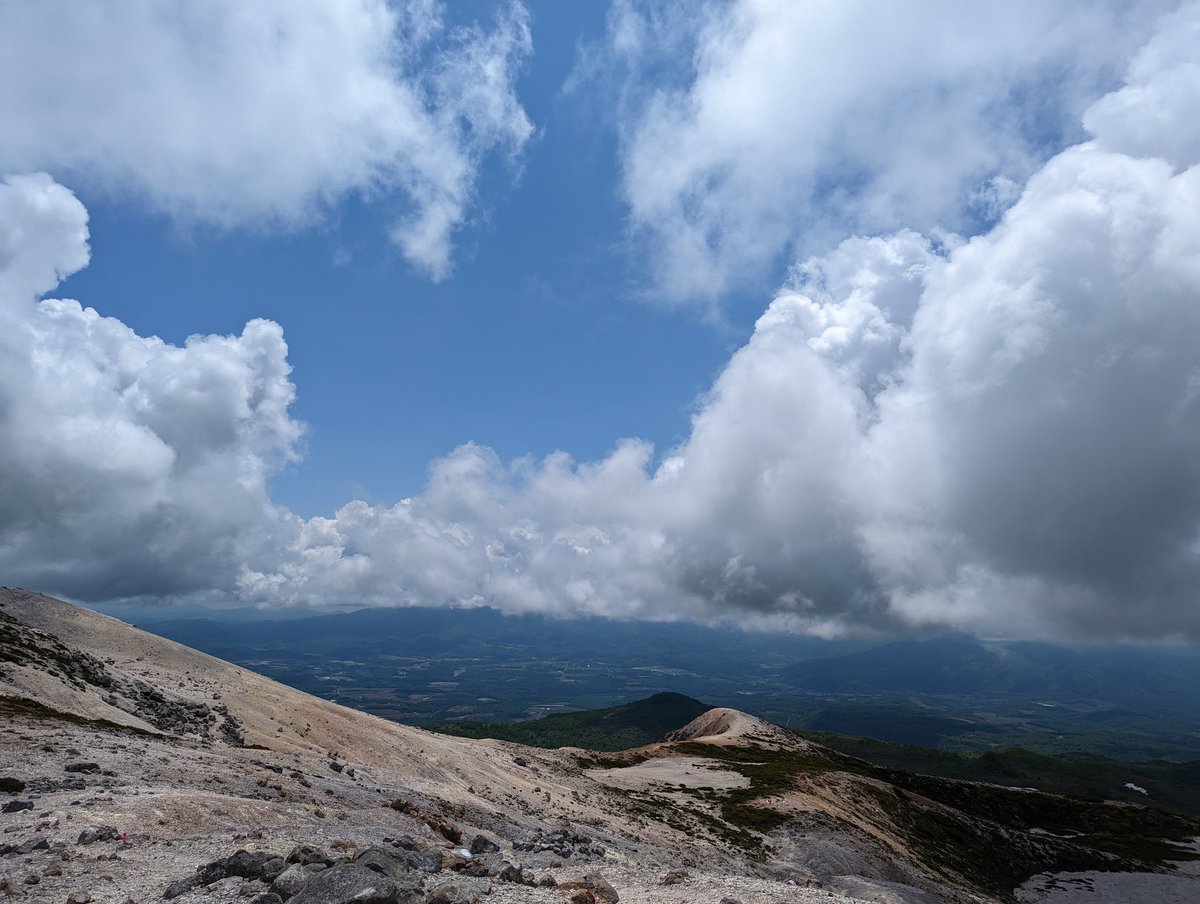 MT801114's tweet photo. 今年初のニセコ登山😁曇雨予報でしたが山頂で晴れました❗今日も良い景色が見れました。また来週も頑張ろう❗
＃北海道登山
＃イワオヌプリ https://t.co/YLS3bWx0nc