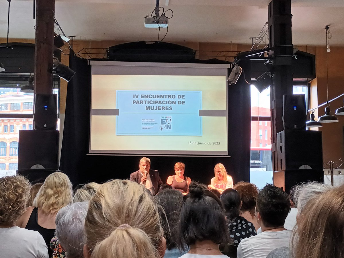 IV encuentro de participación de mujeres en EAPN, se compartieron experiencias de años anteriores y se dio un espacio a las mujeres para dar su opinión y exponer las dificultades que tienen en la búsqueda de vivienda a los cargos políticos presentes. <a href="/OSELaSalle/">Coordinadora Obras Socioeducativas La Salle</a>  @EAPNEuskadi