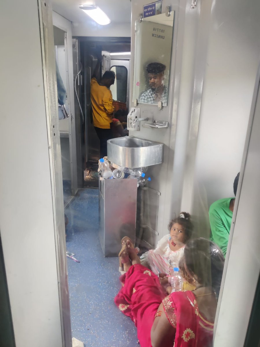 haribond's tweet photo. @irctcnorthzone @IRCTCofficial @irctcwestzone @RailMinIndia @PiyushGoyal @PMOIndia @IRCTCCustomerC1 @Central_Railway @irctcsczone 
Train no 12251, B6 coach
Mny unreserved ppl sitting in both sides to we , blking way to washroom, are hrbly bad state to use.Stf say thy wont clear https://t.co/BwIADuOh9Q