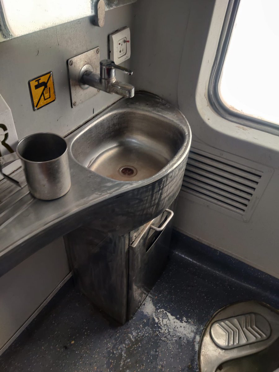 haribond's tweet photo. @irctcnorthzone @IRCTCofficial @irctcwestzone @RailMinIndia @PiyushGoyal @PMOIndia @IRCTCCustomerC1 @Central_Railway @irctcsczone 
Train no 12251, B6 coach
Mny unreserved ppl sitting in both sides to we , blking way to washroom, are hrbly bad state to use.Stf say thy wont clear https://t.co/BwIADuOh9Q