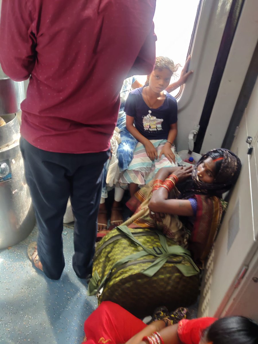 haribond's tweet photo. @irctcnorthzone @IRCTCofficial @irctcwestzone @RailMinIndia @PiyushGoyal @PMOIndia @IRCTCCustomerC1 @Central_Railway @irctcsczone 
Train no 12251, B6 coach
Mny unreserved ppl sitting in both sides to we , blking way to washroom, are hrbly bad state to use.Stf say thy wont clear https://t.co/BwIADuOh9Q