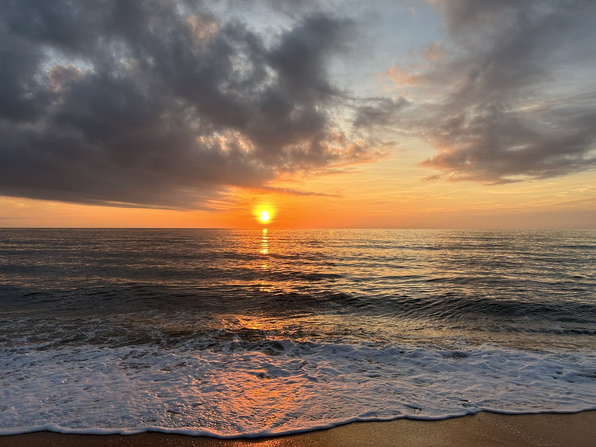 A fresh start is the best start✨
.
.
#sunrise #flaglerbeach #mindset #gratitude #positivevibes #sweeterwhensalty #pleasedontmakemecrossthebridge #flaglersurf #haveagreatday