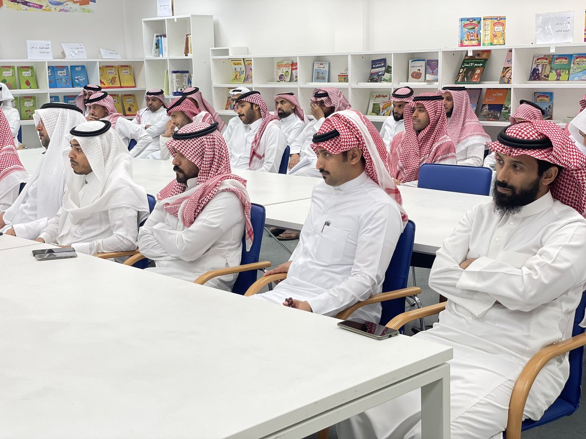 AlMATRAFIAH_sch's tweet photo. صور 📸 || 
من اجتماع الهيئة الادارية و التعليمية 
بمدرسة #المطرفية_الابتدائية
لمناقشة تعليمات الاختبارات 

#تعليم_الهيئة_الملكية_بالجبيل https://t.co/DrVIocLJXZ