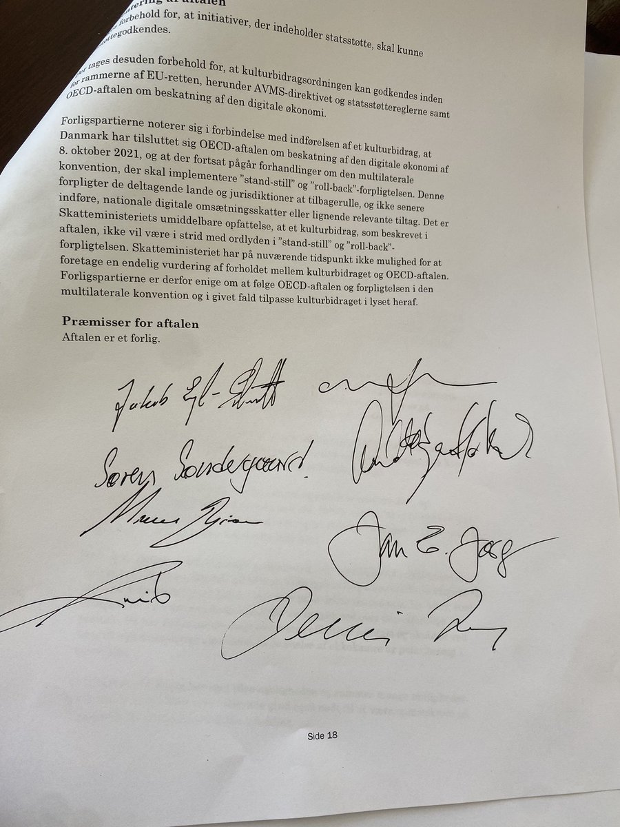 engelschmidt's tweet image. I næsten et årti har medieområdet været en politisk kampplads. I dag har vi indgået et bredt medieforlig, der sikrer ro og stabilitet om dansk indhold og mediernes fremtid. Se med kl. 13.