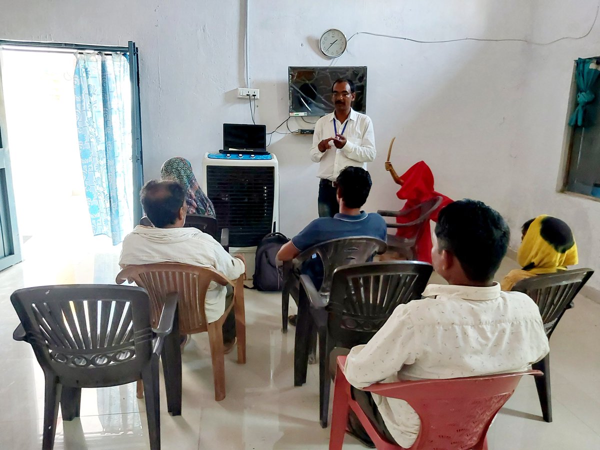 SubhashBanskar's tweet photo. ग्राम पंचायत भवन खुर्सीपार,मण्डला  म.प्र. ।पंचायत प्रतिनिधि और कर्मचारियों द्वारा यूट्यूब चैनल पर दूर से नमस्ते एपिसोड देखते हुए।
@Jhimly2 @monicamaurya2 https://t.co/t2l6o691IV