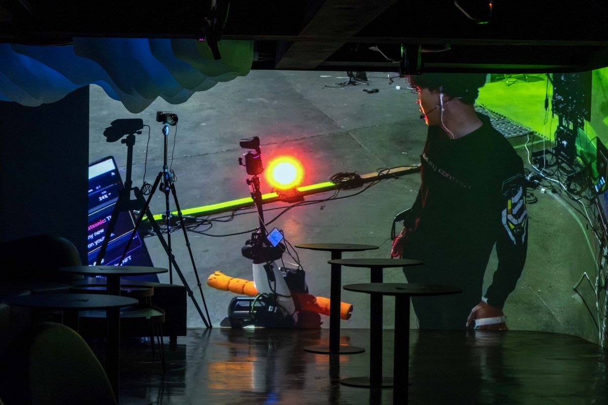 I'm honored to host <a href="/TheSushiDragon/">TheSushiDragon</a>  first-ever performance in Taiwan.

#SubmarineGallery #Submarine #AbyssZone #twitch 
#stream