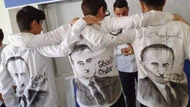 resulzade1918's tweet photo. Bu gün ölkəmizdə Son zəngdir. 

Son zəng münasibətilə Bütün məzunları təbrik edir, gələcək təhsil və şəxsi həyatlarında uğurlar arzu edirik 🇦🇿💙 https://t.co/ZehgCeVBXN