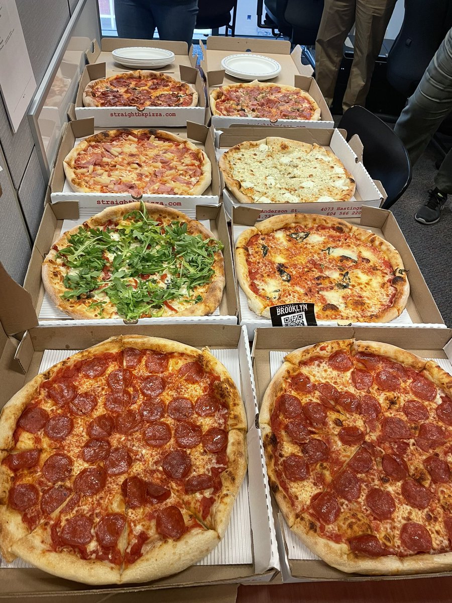 Feeding an army 🍕🍕🍕
#pizza #pizzaday