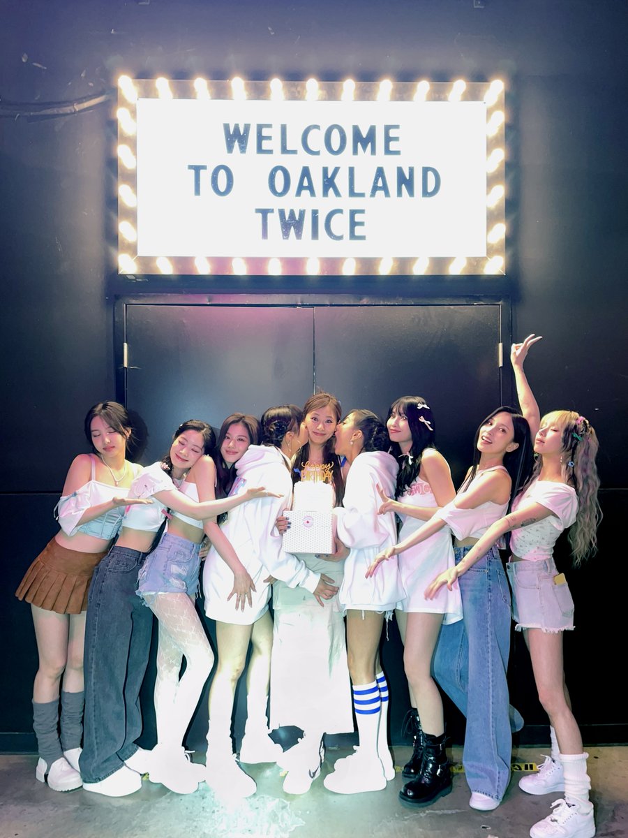 TWICE 5TH WORLD TOUR 'READY TO BE' IN #OAKLAND - DAY 2

Forever thankful for all the ONCEs who joined us for our 2nd day in Oakland 🍭
Thank you for making us Feel Special 💖

#TWICE #트와이스 #READYTOBE #TWICE_5TH_WORLD_TOUR #HappyTZUYUday