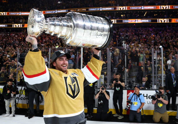 BenSteiner00's tweet photo. U SPORTS MHKY: Not a bad day for U SPORTS alumni

🏆 Logan Thompson (Brock) wins the Stanley Cup

✍️  Derek Ryan (Alberta) signs a 2x$0.95M extension with the Edmonton Oilers.

No big deal.

#USPORTS https://t.co/p9OJ2ExzwY