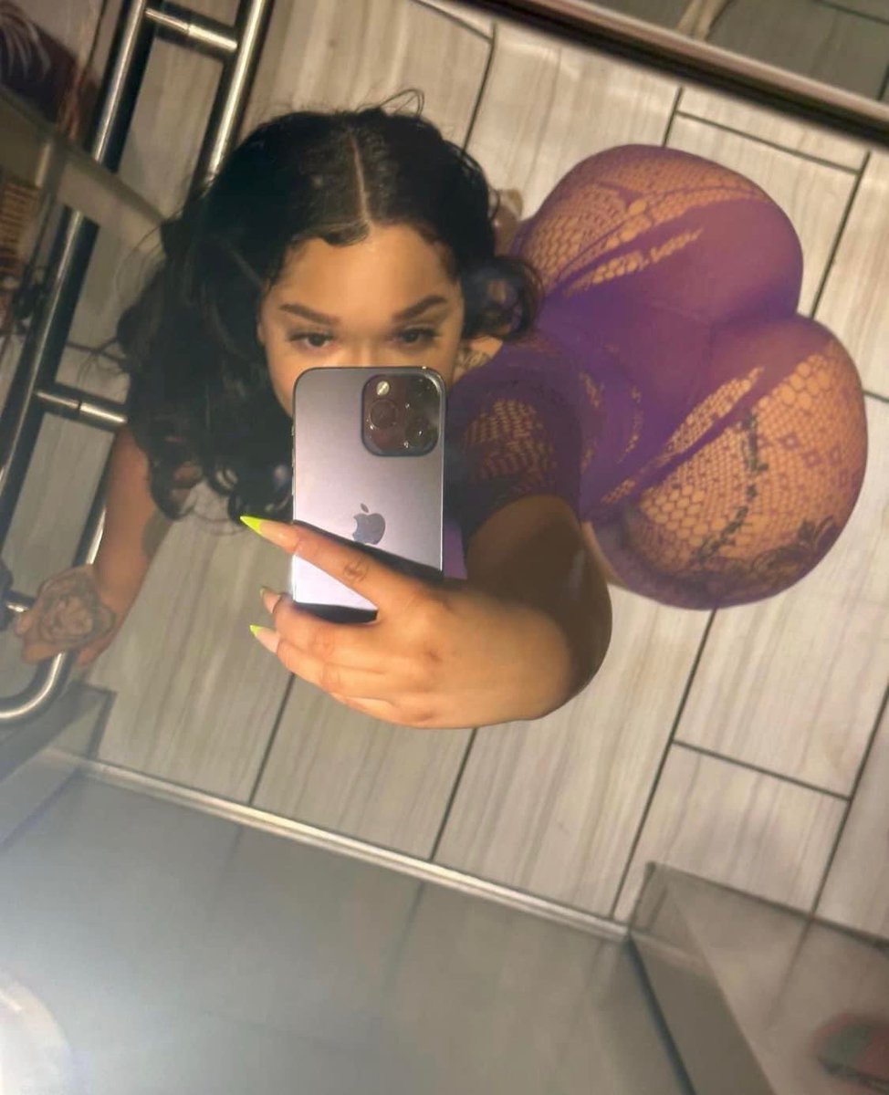 badgalbrih__'s tweet photo. Who is she 😩 https://t.co/n7NV4c8glg