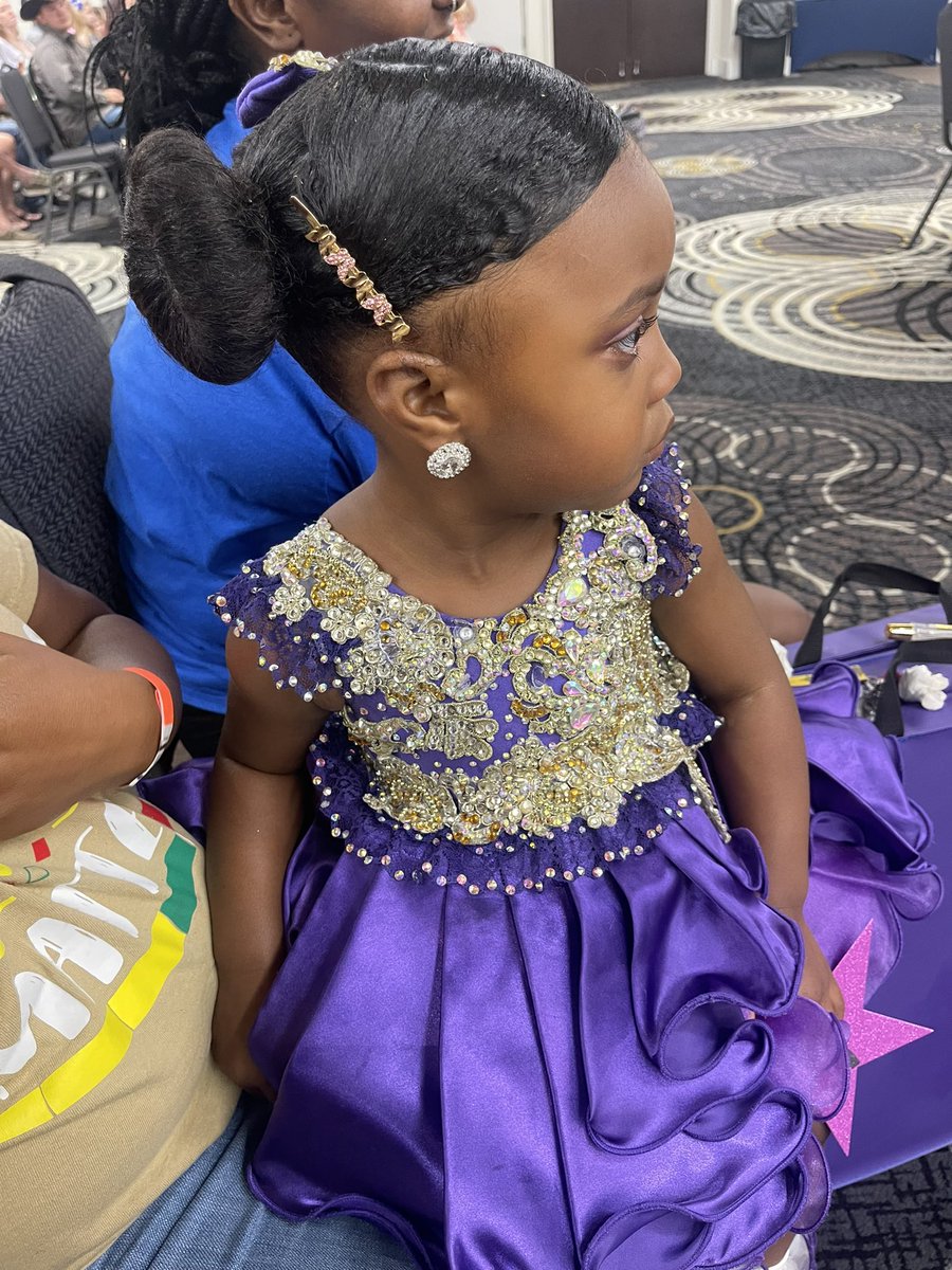 _YalaRose's tweet photo. 🤩 Most beautiful, Best Eyes, Overall Most Creative, Buddy Award, Double Crowned, Mega High Point, Mega Elite! #pageantgirl https://t.co/gCmQHtd59M