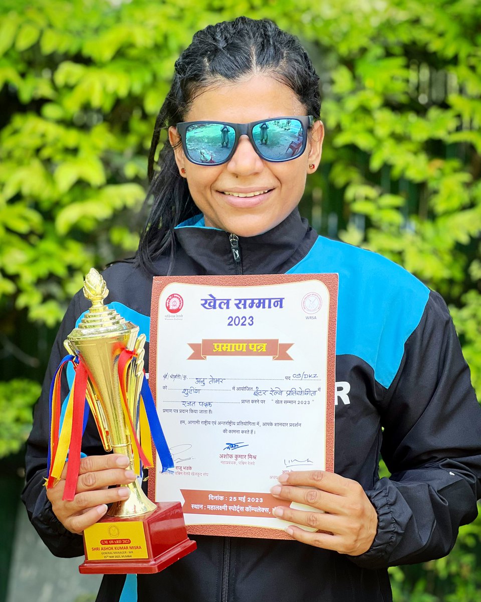 Gm award ceremony 🙏🏼😊 
✨✨✨✨✨✨✨✨✨
For my part, I am almost contented just now, and very thankful to our @westernrly    Western railway 🚃 

#westernrailways #railway #sportsawards #sportsphotography #sportslife #post #trending