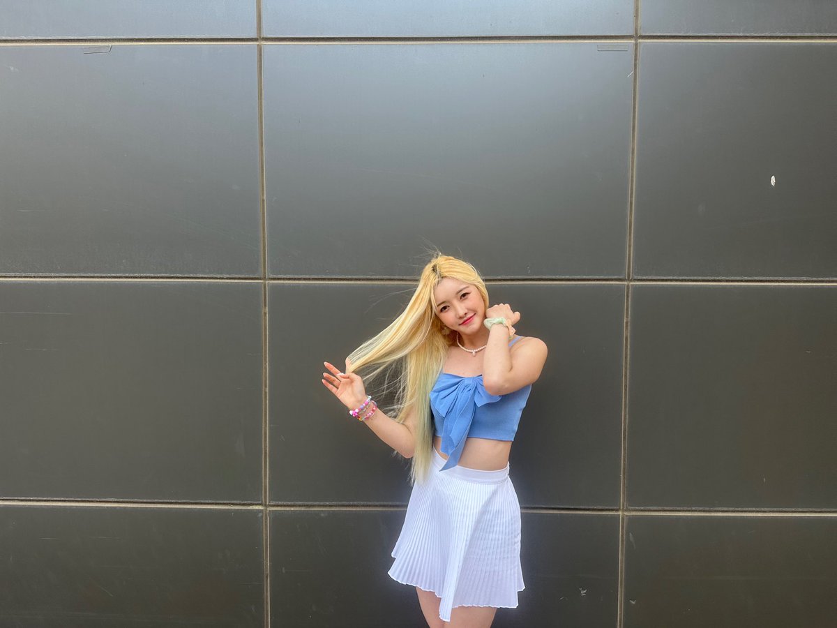 OfficialLcu's tweet photo. [#시크한아이들] [#유희]
더운 날씨 시원한 블루 블루 유희🩵
.
.
.
.
#리즈엔터 #lizent #kpop #girlgruop #kpopgirlgroup 
#유희 #신디 #로아 #린아 https://t.co/V1td5E2TZe