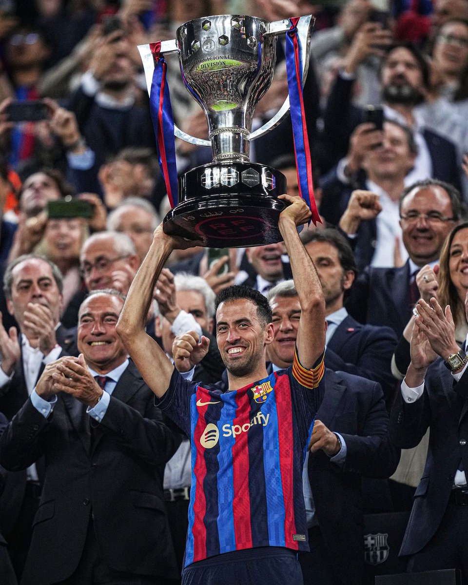 FCBarcelonaEA's tweet photo. Eterno capitán. https://t.co/c1oI5YQZFH