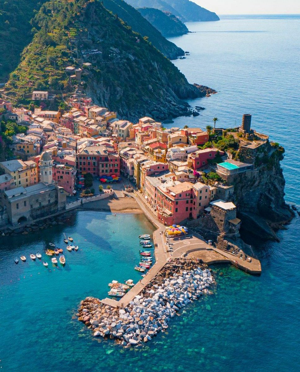 Avoid peak tourist seasons if possible to save money and beat the crowds. #WanderlustWednesday
~Italy