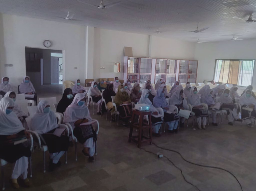 ان بچوں میں جتنا پڑھنے کا شوق میں نے دیکھا شائد ہی کہیں اور دیکھا ہو۔ کلاس شروع ہونے سے پہلے ہی یہ تمام بچے کلاسز میں موجود ہوتے ہے۔