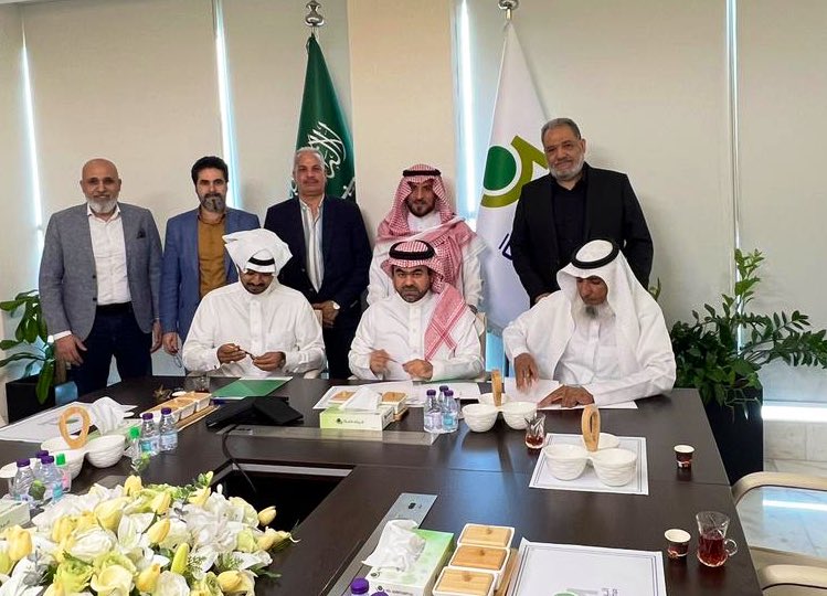 بحضور سعادة رئيس مجلس الإدارة الأستاذ/ عبدالحكيم بن حمد العمار الخالدي، وقعت #الأوقاف_الصحية عقد إنشاء #مركز حمد العمار الخالدي(رحمه الله) الصحي بمدينة #الدمام، بتمويل مجموعة اليمامة وتنفيذ شركة المبنى العالمي للمقاولات،لتوفير الخدمات الصحية للمواطنين وتيسير حصولهم عليها.