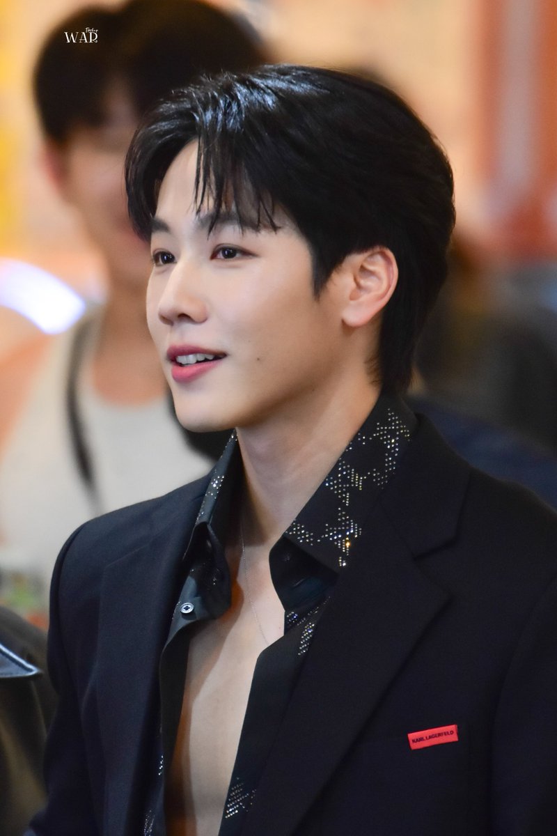 Backupwarnarat's tweet photo. โหววว เธอหล่อมากกกก

14.06.2023

#warwanarat 
#YSLBeautyTHxWAR https://t.co/Y4OeQUgA7s
