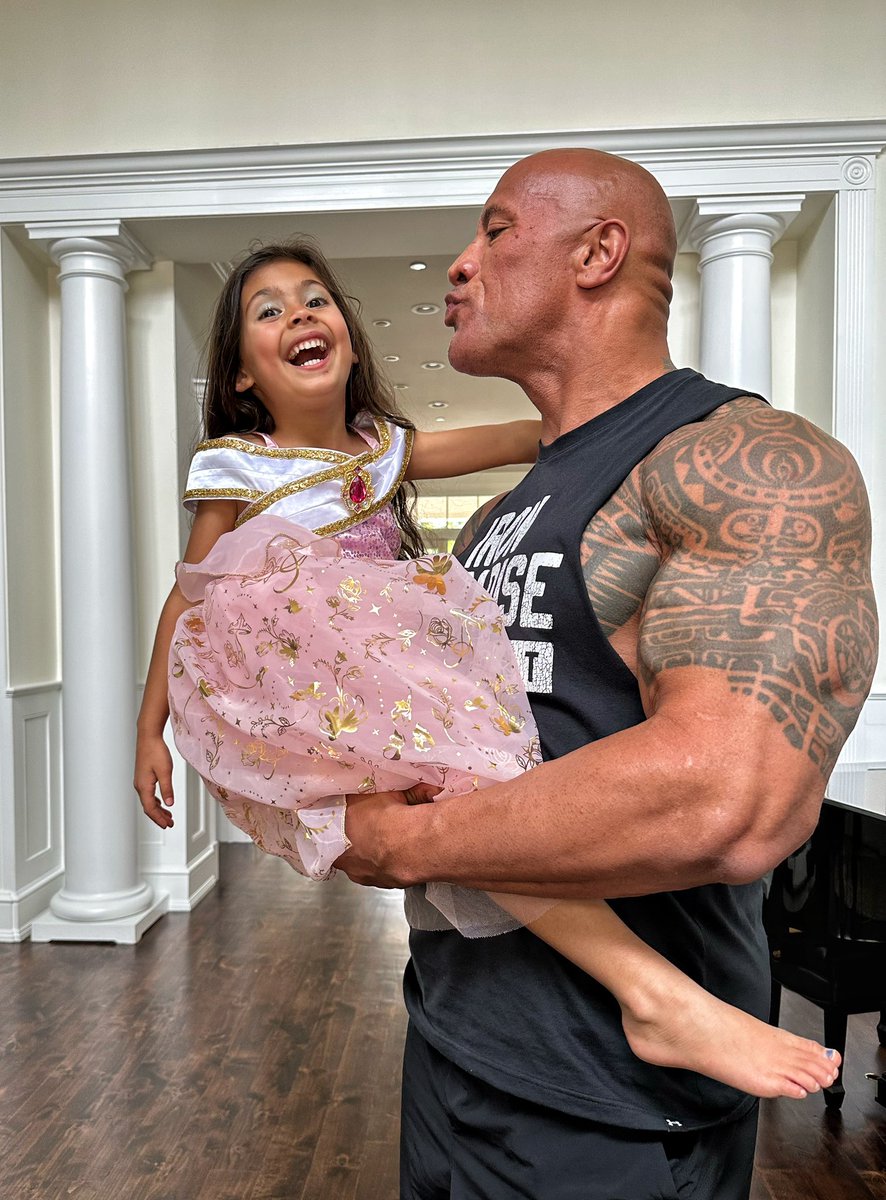 DwayneRock96163's tweet image. Monster 😘 for Tia’s first princess party with all her friends. Lots of little magical Princesses running around the house having fun and none of them were scared of daddy 🙋🏽‍♂️👍🏾 
Only the moms 😉
Fun day for the kiddos! 
#estrogendominance