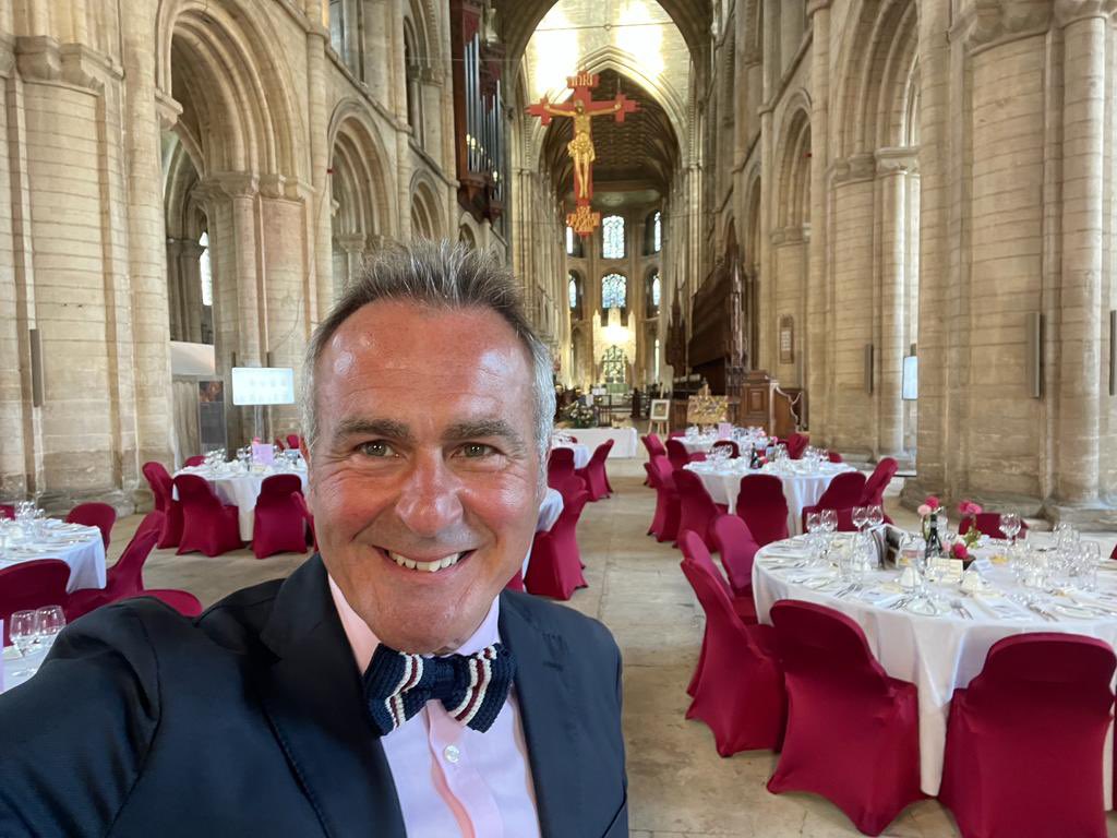 At the weekend I was lucky enough to speak and host the @pborocathedral summer Nave Fundraiser. Lovely to be joined by Jessica Wall Auctioneer, @Jessica64789089 David Palmer @BatemansAuction Great to talk about all things heritage in such a historic building. What a back drop!