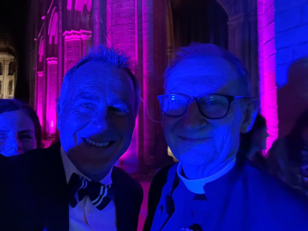 paulm_presenter's tweet image. At the weekend I was lucky enough to speak and host the @pborocathedral summer Nave Fundraiser. Lovely to be joined by Jessica Wall Auctioneer, @Jessica64789089 David Palmer @BatemansAuction
Great to talk about all things heritage in such a historic building. What a back drop!