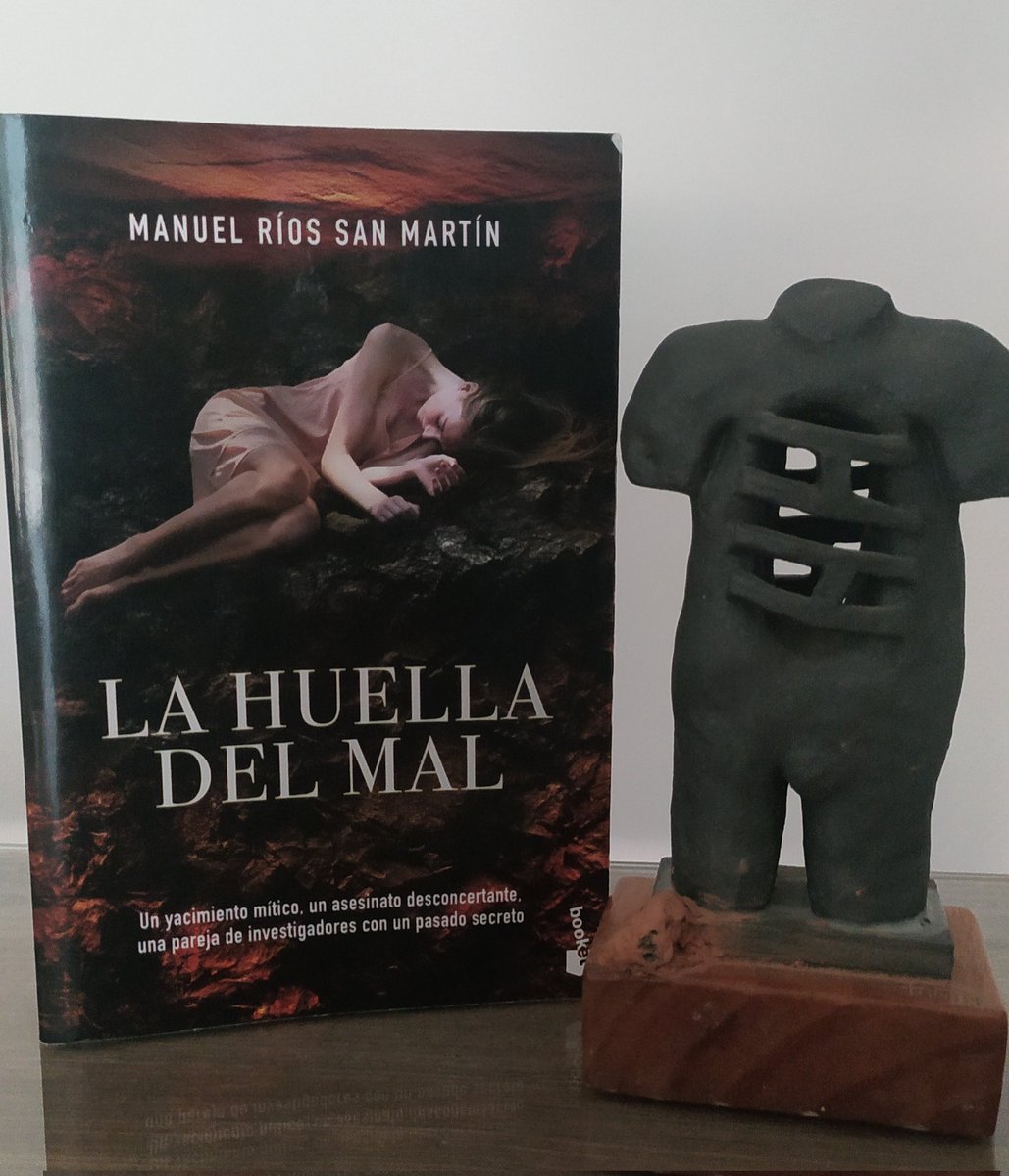 elcabana's tweet photo. Brutal thriller con una historia bien narrada y un final de sorpresa, mezclando intriga y misterio con una historia de amor del pasado. 
Sin duda me gustaría volver a leer a la inspectora Silvia y al ex policia Daniel. @LaHuellaDelMal @mriossanmartin @Planetadelibros #Atapuerca https://t.co/UdiqGqSJDE