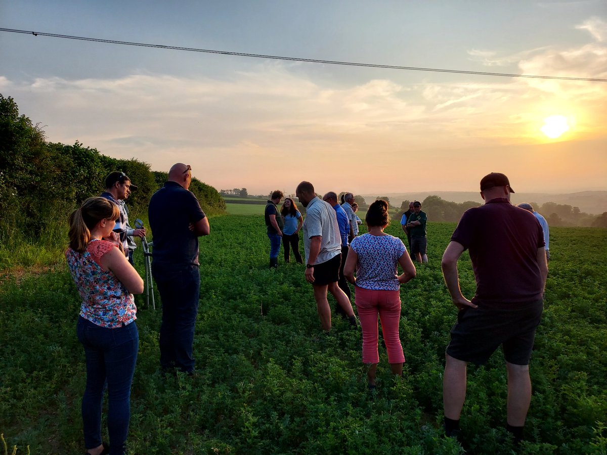 BHunter_FramF's tweet photo. Fantastic evening in Cornwall learning about the farmer's journey to achieving net zero milk. Great to catch up with Cornwall members.@FramFarmers https://t.co/VRz25kEcKG