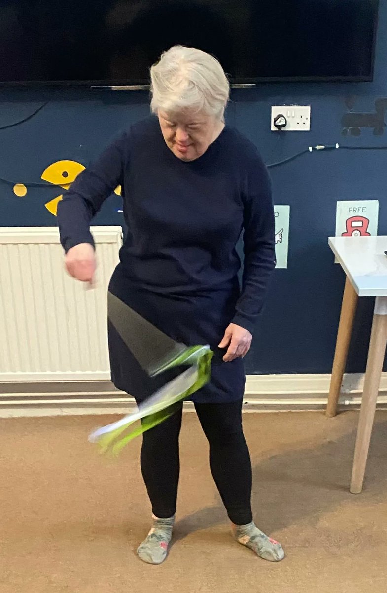 The residents of The Grange came up with some fantastic moves with the props! This group are big fans of coming up with their own routines which we always love 🌟 

#InclusiveDance #ResidentialHome #Props #DanceForEveryone #Choreography #Stimulus #Sensory
