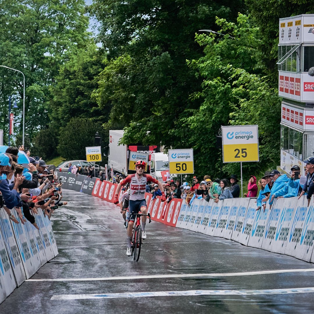 GaliCycling's tweet photo. #ADayAtTheRaces 🏁

🇨🇭 @tds 3/8 ⛰️
🏆 @skjelmose_ 🇩🇰 @TrekSegafredo
🎽 @skjelmose_ 🇩🇰 @TrekSegafredo
📸 @SamBuchli

🇫🇷 @MontVentouxDC ⛰️✂️
🏆 @lennymrtz1 🇫🇷 @GroupamaFDJ 
🥈 @rusty_woods 🇨🇦 @IsraelPremTech
🥉 Simon Carr 🇬🇧 @EFprocycling
📸 LNC/X. Peyreron https://t.co/p6fA9zwnJN