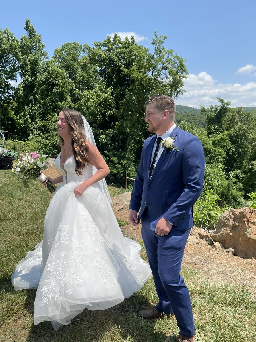 sheritage_'s tweet photo. Beautiful Wedding💐🍾❤️Congratulations Mr &amp; Mrs Foster! #cheleb#chestergapcellars#seesetheday#love https://t.co/iNhGTUXUTP