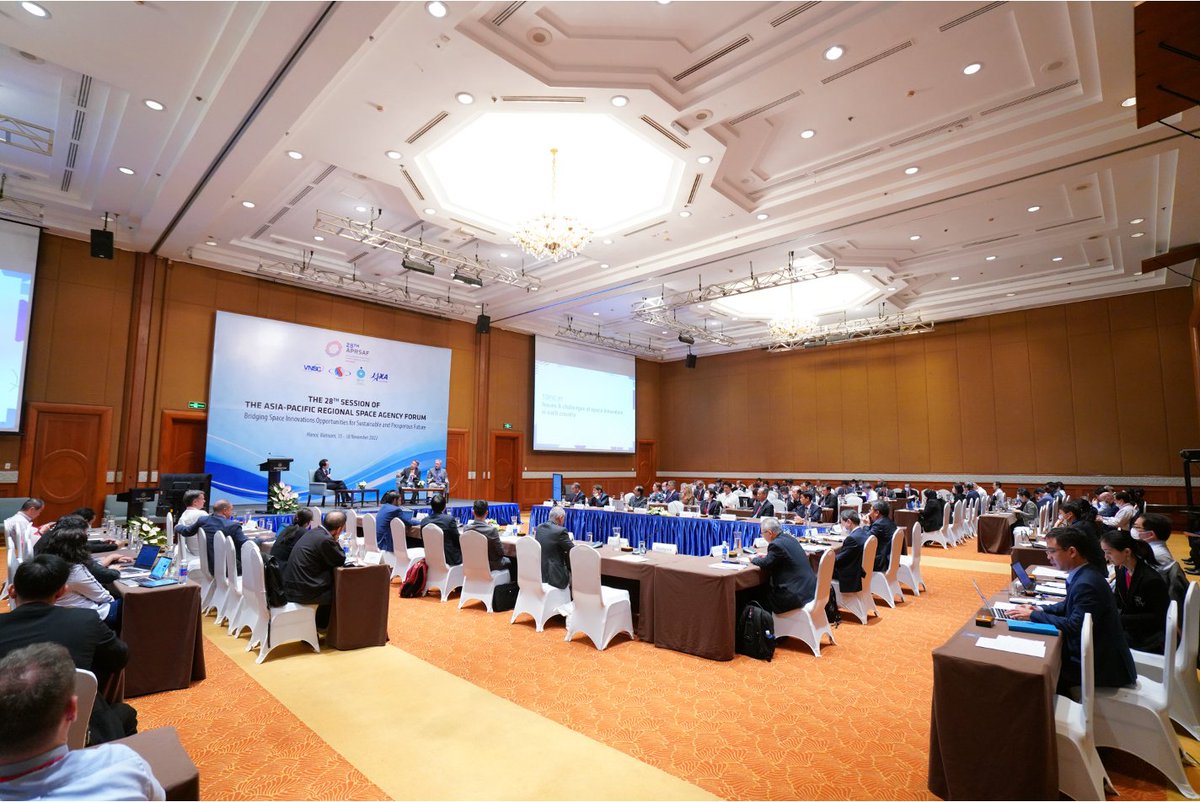 JAXA_en's tweet photo. A new article in No. 91 issue of the magazine "#JAXAs": Reports on #APRSAF28 held onsite for first time in 3 years to resolve regional issues with space technology.
#JAXA #APRSAF

https://t.co/I2cXDLJosV https://t.co/lJVdhQx95j