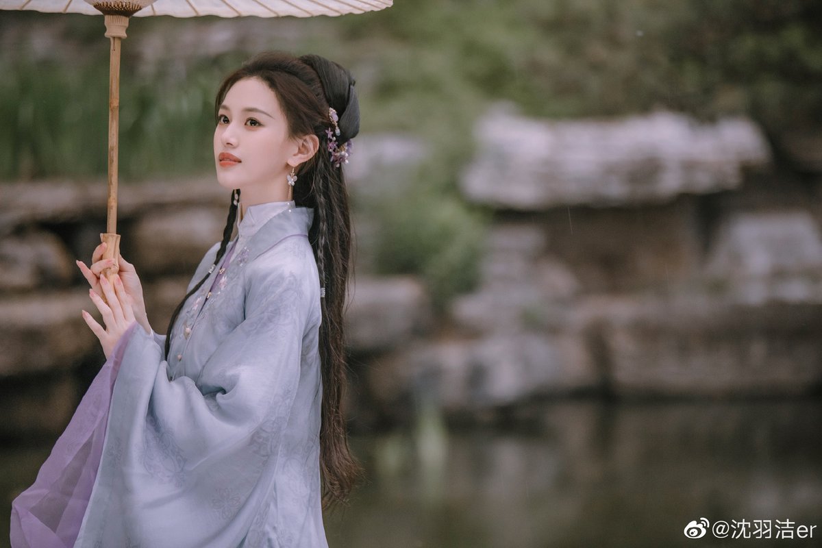 #ShenYujie shares new hanfu photoshoot 

More snaps - weibo.com/5038633340/491…