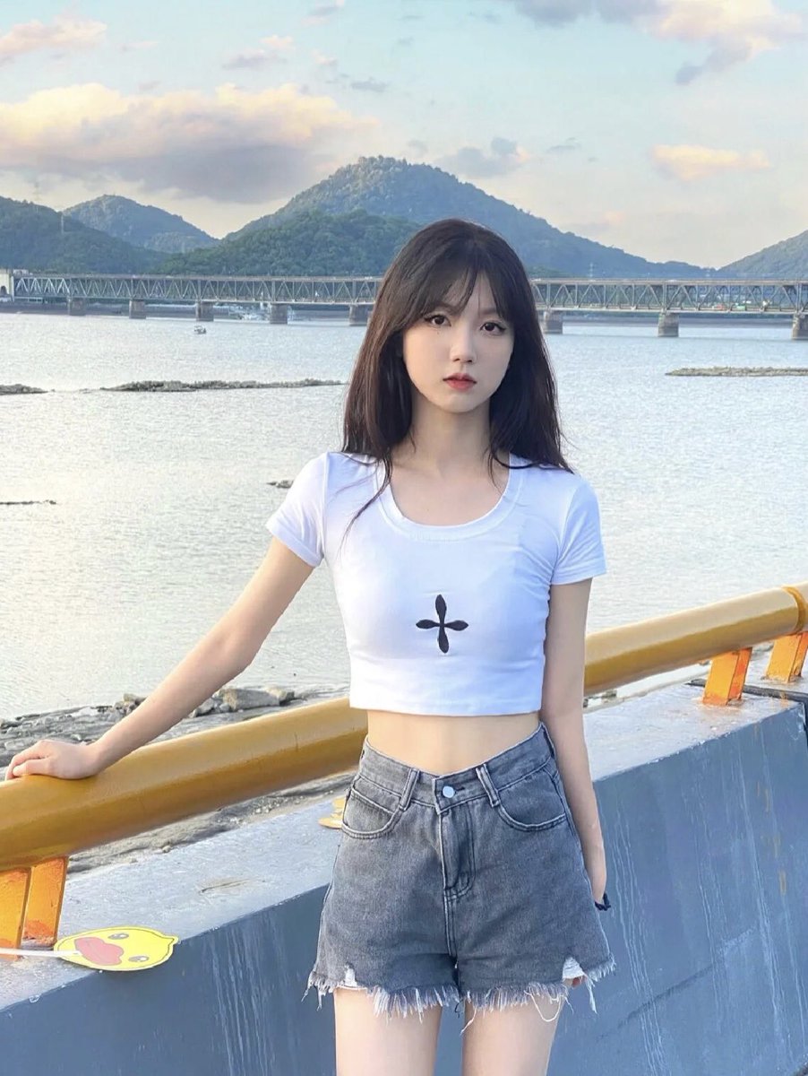 xia6895's tweet image. 时间，会沉淀最真的情感，风雨，会考验最暖的陪伴。走远的，只是过眼云烟，留下的，才是值得珍惜的情缘。