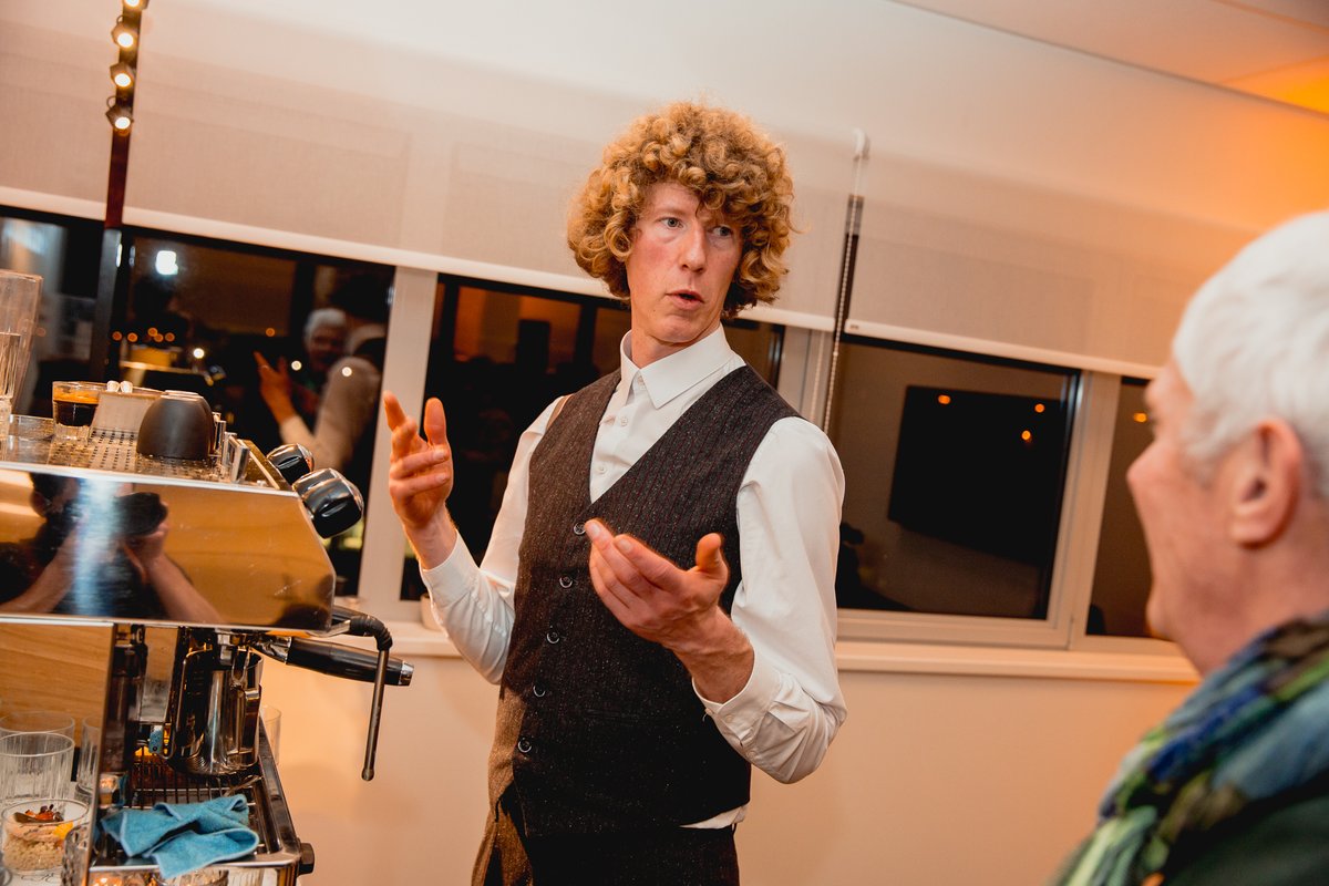 Eight8World's tweet photo. Mobiele koffiebar Wilde koffie bereikt zijn milestone van 100.000 dranken! Per drankje gaat er 10 cent naar @Eight8World . Inmiddels is dit het mooie bedrag van 10.000€ geworden.

@gva
https://t.co/hbKlR9YXrZ

https://t.co/RVt2uQEYbM https://t.co/P3NFdl3gAx