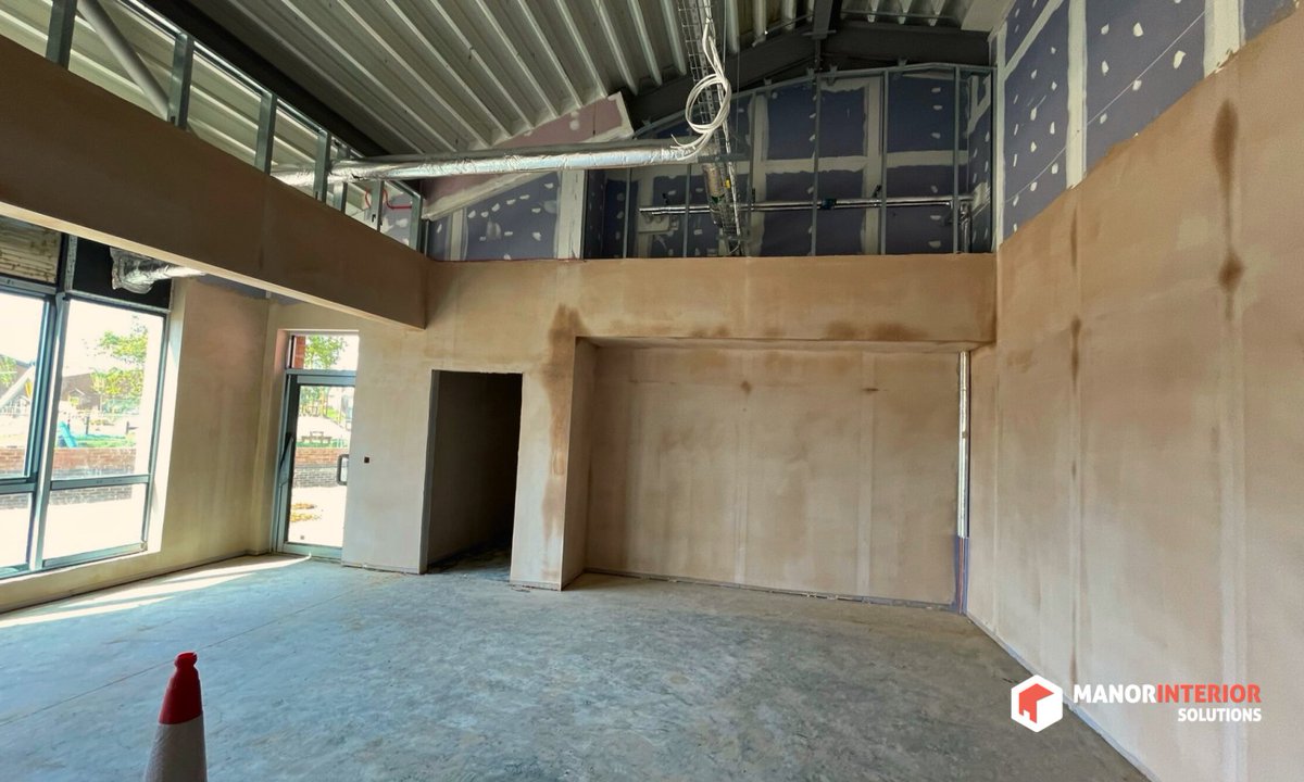 manorinterior's tweet photo. Following on from our last post, here is the completed jumbo partition wall for a local school! Let us know what you think in the comments 😁

#ManorInteriorSolutions #Northampton #Northamptonshire #commercialconstruction #jumbopartitionwalls #jumbowalls #commercialrefurbishment https://t.co/VOqmahqVEM