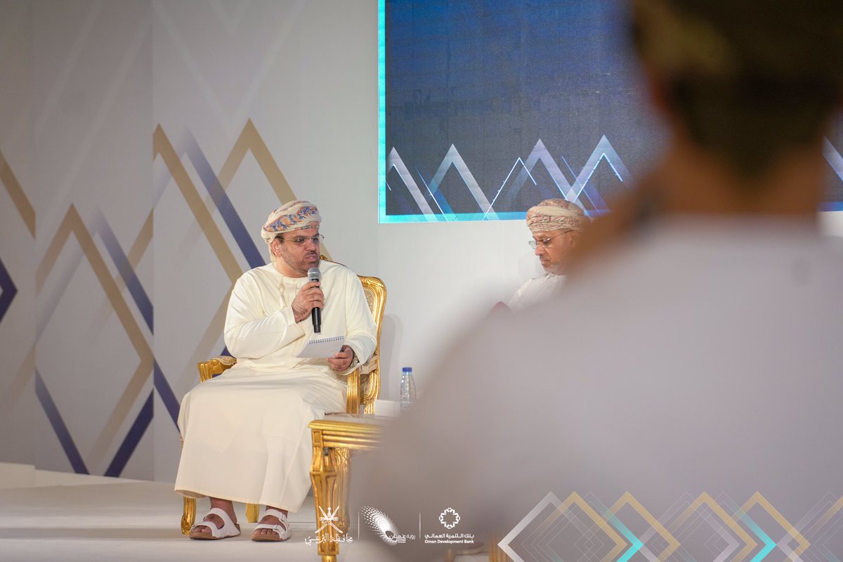 DevBankOfficial's tweet photo. بدء الحلقة النقاشية بـ #ملتقى_التنمية_وفرص_الأعمال بمشاركة سعادة السيد الدكتور حمد بن أحمد البوسعيدي محافظ #البريمي وم. محمد بن أبو بكر الغساني رئيس مجلس الإدارة والفاضل حمد الحارثي القائم بأعمال الرئيس التنفيذي يديرها الفاضل سعيد البلوشي وتتمحور حول فرص الأعمال. https://t.co/sb0WmH9XB3