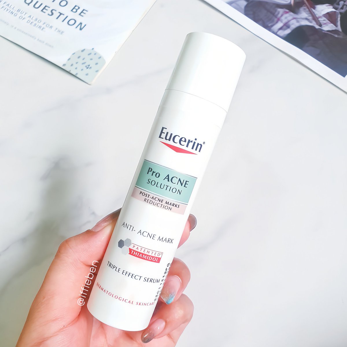 iffieben's tweet photo. ไม่ได้มีแค่รอยสิวนะ สิวอุดตันก็มี ตอนนี้ลดลงเยอะ มาได้ใช้ Anti-Acne Mark เซรั่มลดสิว เป็นสูตรที่เน้นลดสิวและรอยสิวโดยเฉพาะ มีส่วนผสม Salicylic Acid ช่วยลดสิว ลดการเกิดสิว และ thiamidol ลดรอยสิว นี่ใช้มาประมาณ2วีค รอยจาง สิวลด..จึ้งอยู่นะ😍
#EucerinProAcne
#จบทุกสิวด้วยโปรแอคเน่ https://t.co/6snyRQqY8w