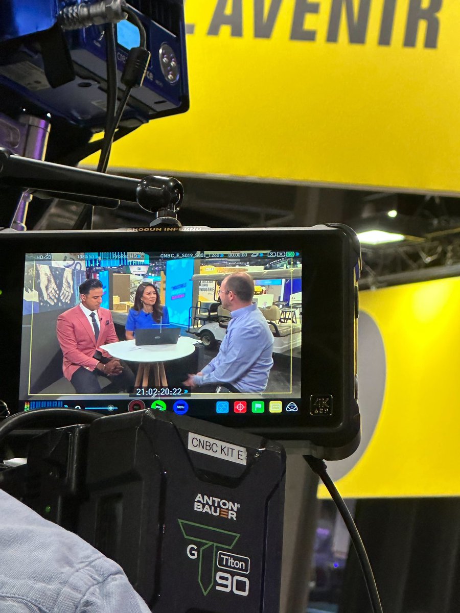 ashtom's tweet photo. Early morning on @SquawkCNBC  thanks for convo @cnbcKaren &amp; @ArjunKharpal for a talk on GitHub Copilot &amp; the AI Act 🎉🎈 https://t.co/rvQBgtBBdf