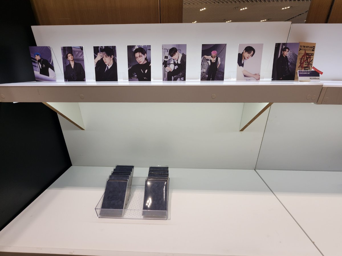 kor_gou's tweet photo. Capturing the unforgettable moments at ATEEZ's pop-up store, where the passion of the fans and the energy of their 9th album 'THE WORLD EP.2 : OUTLAW' collided!
We Had a great time at the ATEEZ official pop-up store!”😍🥳
#korgou #ATEEZ #OUTLAW #BOUNCY #kpop #koreaforwarding https://t.co/Ne9PsZGcOZ