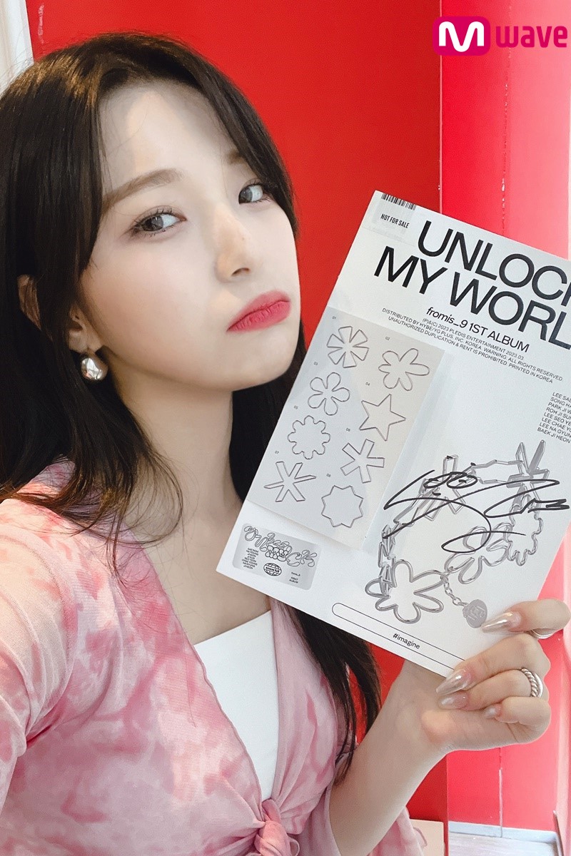 OfficialMwave's tweet photo. [#Mwave shop] #fromis_9 Selfie for flover📷

📍Sales Period : ~ June 18, 6PM (KST)
📍SIGNED CD : https://t.co/20aF9uLV9y

#프로미스나인
#지원 #Jiwon
#지헌 #Jiheon
#채영 #Chaeyeong
#하영 #Hayeong https://t.co/gcaxHU9xue