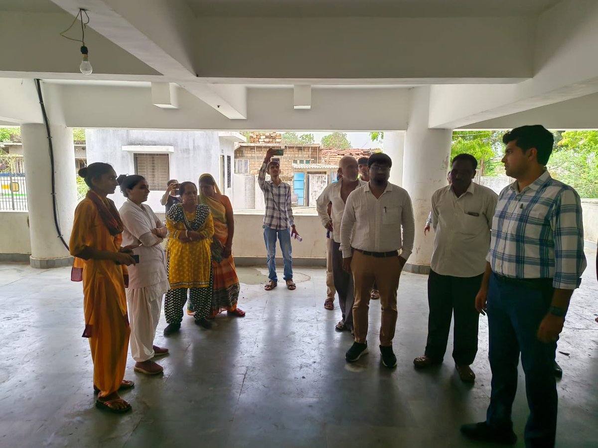 આજરોજ ‘બીપોરજોય વાવાઝોડા’ અન્વયે માંગરોળ તાલુકાના કંકાસ, શીલ, તલોદરા તેમજ સંગવાળા સાયકલોન સેન્ટરની મુલાકાત લીધી અને પીવાના પાણી, જનરેટર, જમવાની તેમજ આરોગ્યલક્ષી સુવિધાઓની ચકાસણી કરી. <a href="/PMOIndia/">PMO India</a> <a href="/CMOGuj/">CMO Gujarat</a> <a href="/RaghavjiPatel/">Raghavji Patel</a> @MLAJagdish <a href="/Manish_guj/">Manish Bhardwaj</a> <a href="/InfoGujarat/">Gujarat Information</a> @JunagadhGog